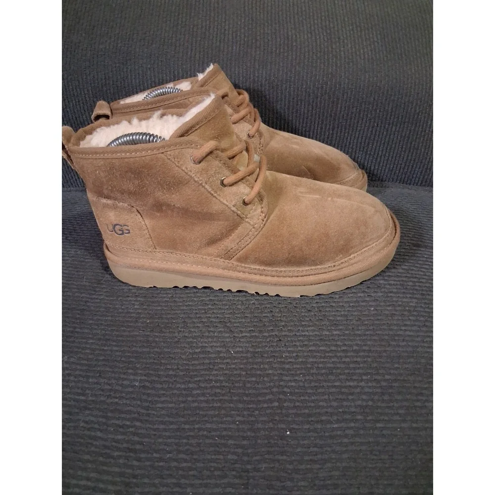 UGG Neumel II Graphic Boys Boots Size‎ 4 Chestnut Youth's Shoes 1120703K